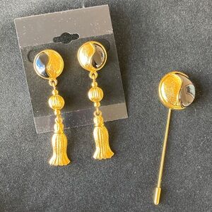 Vintage Avon Set earrings and stick pin Excellent condition